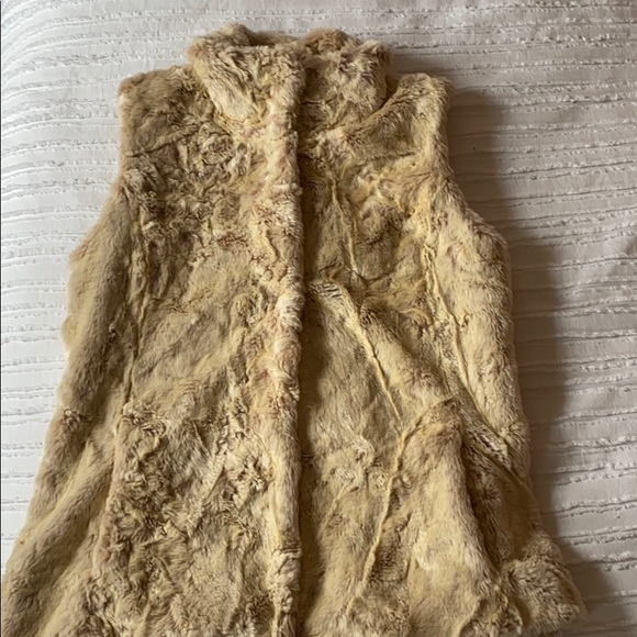 ❌SOLD Kristen Blake Faux Fur Vest - Picture 6 of 9